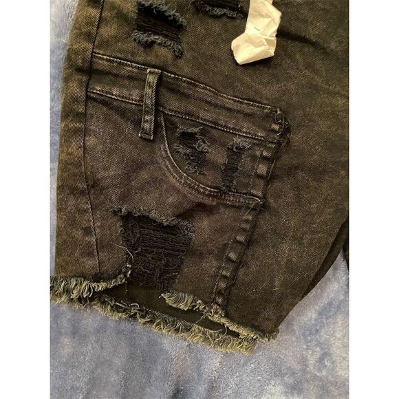 *3/$15 Fashion Nova women’s Distressed Cargo Denim Shorts Black Size 20 - Picture 3 of 11